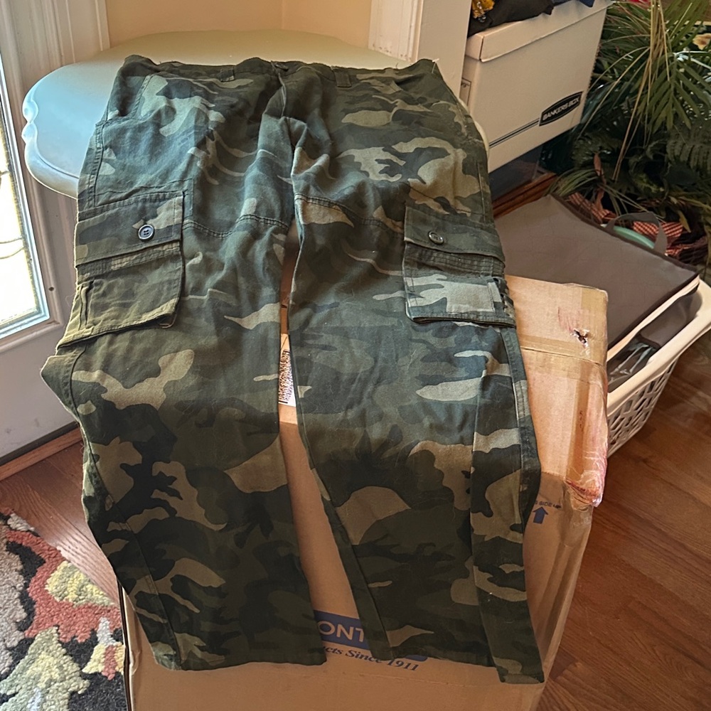 Camouflage Cargo Pants NWT 34